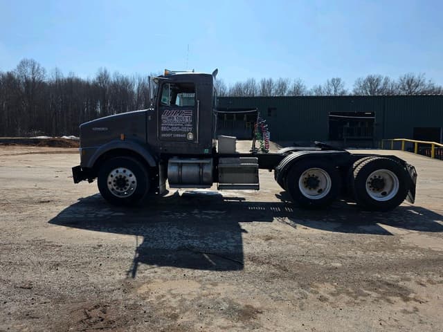 Image of Kenworth T800B equipment image 3