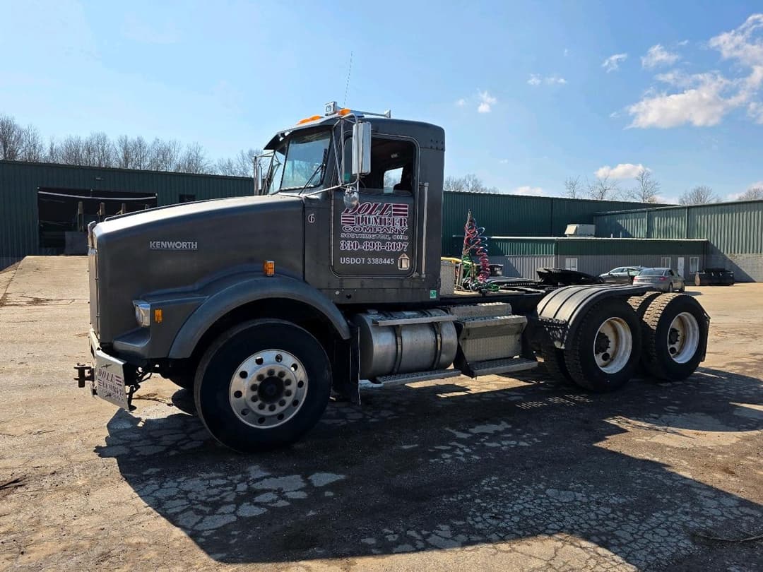 Image of Kenworth T800B Primary image