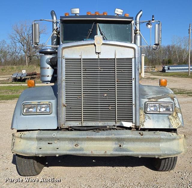 Image of Kenworth W900 equipment image 1