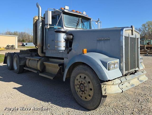 Image of Kenworth W900 equipment image 2