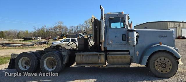 Image of Kenworth W900 equipment image 3