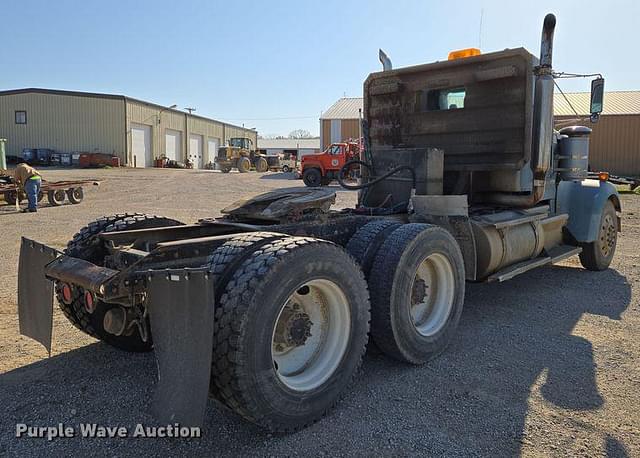 Image of Kenworth W900 equipment image 4