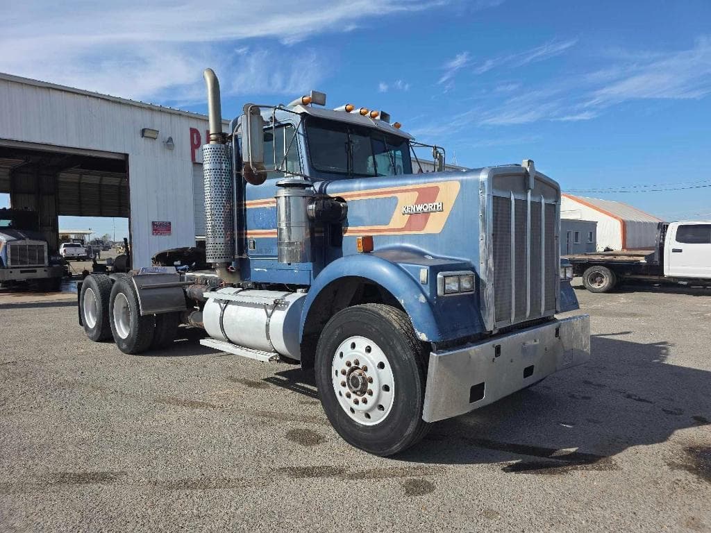 Image of Kenworth W900 Primary image