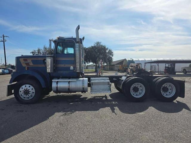Image of Kenworth W900 equipment image 3