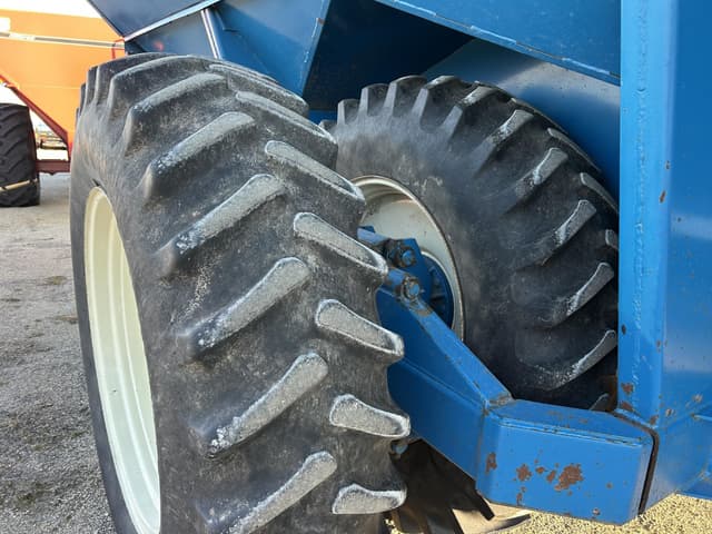 Image of Kinze 1040 equipment image 1