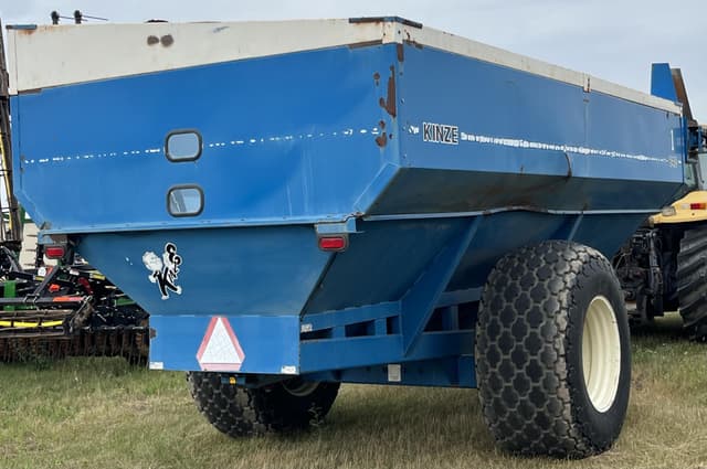 Image of Kinze 840 equipment image 4