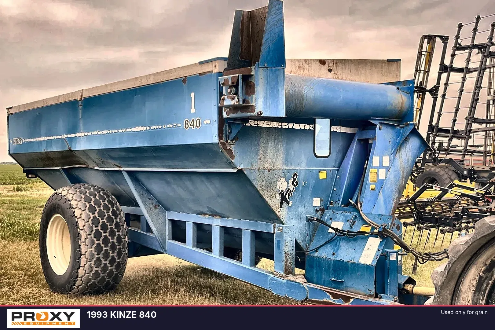 1993 Kinze 840 Equipment Image0
