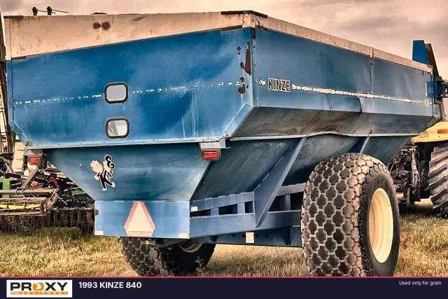 Image of Kinze 840 equipment image 2