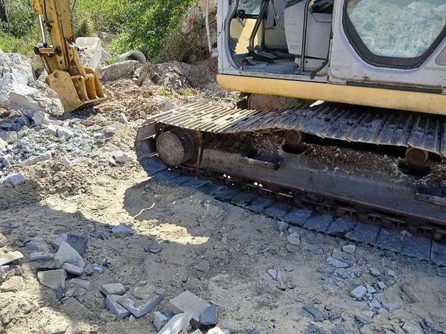 Image of Kobelco Sk210LC equipment image 2