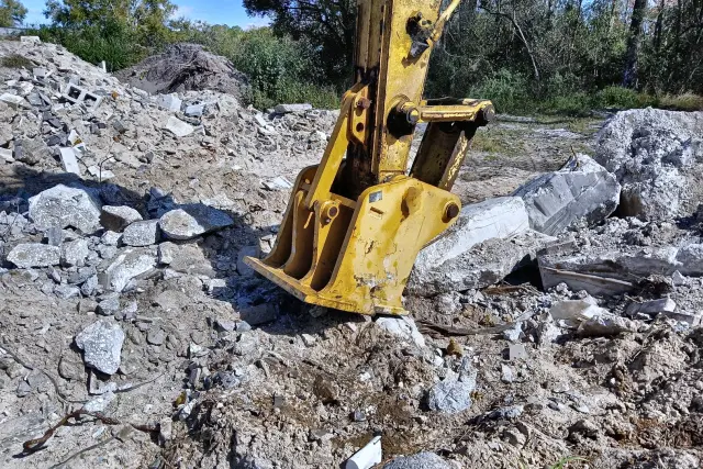 Image of Kobelco Sk210LC equipment image 4