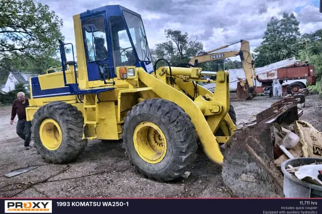 Image of Komatsu WA250-1 equipment image 1
