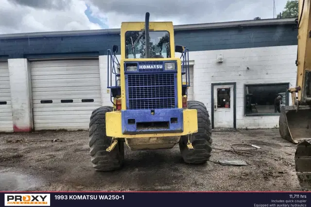 Image of Komatsu WA250-1 equipment image 2