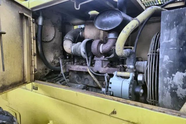 Image of Komatsu WA250-1 equipment image 4