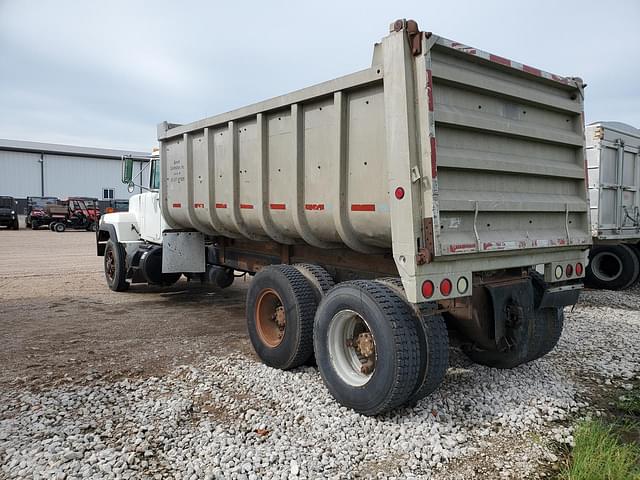 Image of Mack 600 equipment image 2