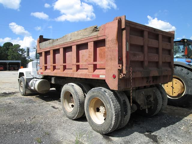 Image of Mack 600 equipment image 3