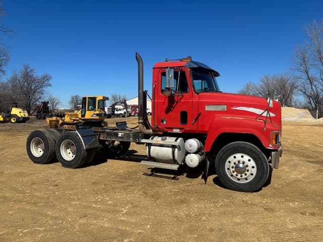 Image of Mack CH600 equipment image 4