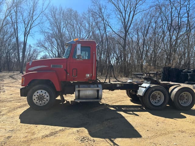 Image of Mack CH600 equipment image 1