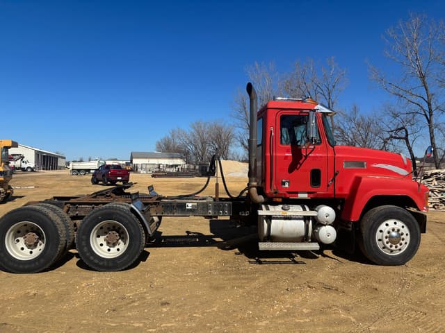 Image of Mack CH600 equipment image 3