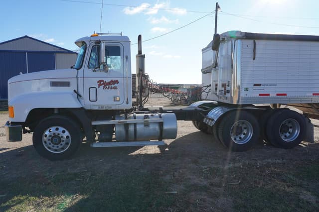 Image of Mack CH613 equipment image 2