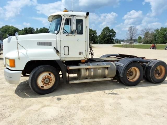 Image of Mack CH613 equipment image 1
