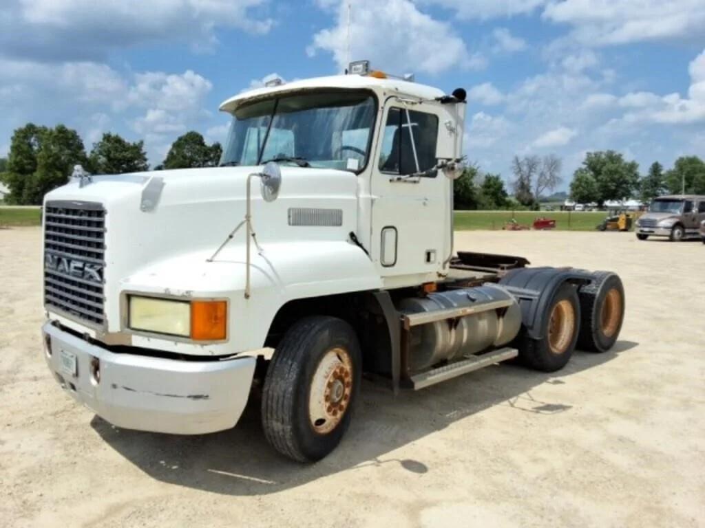 Image of Mack CH613 Primary image