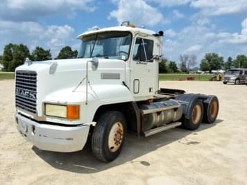 Main image Mack CH613