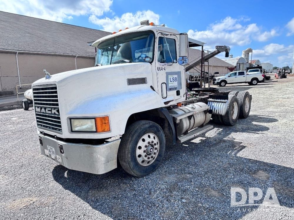 1993 Mack CH613 Equipment Image0