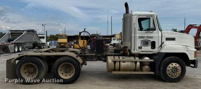 Image of Mack CH613 equipment image 3