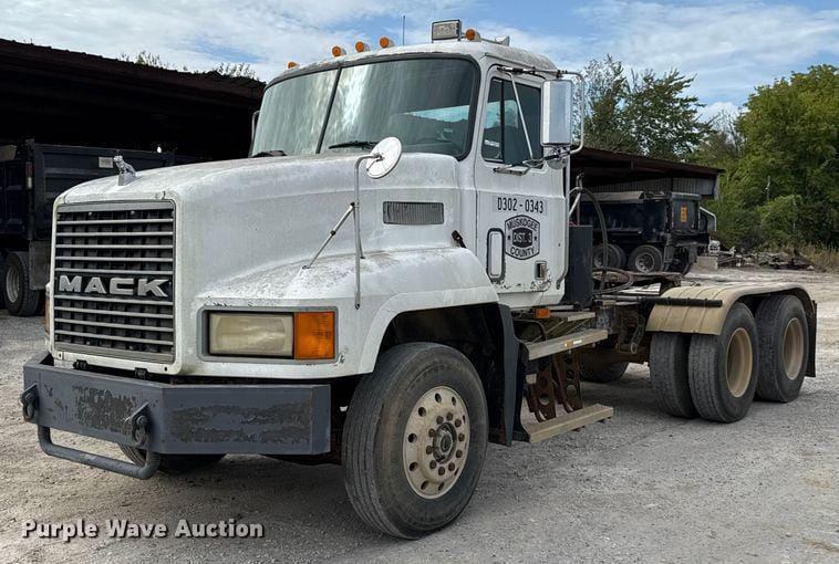1993 Mack CH613 Equipment Image0