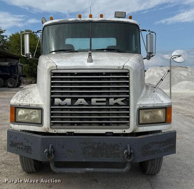 Image of Mack CH613 equipment image 1