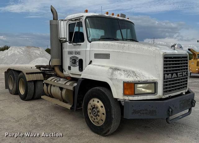 Image of Mack CH613 equipment image 2