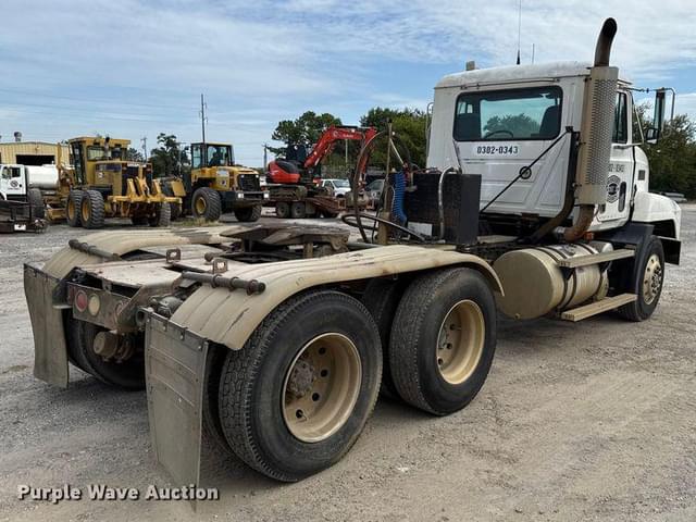 Image of Mack CH613 equipment image 4