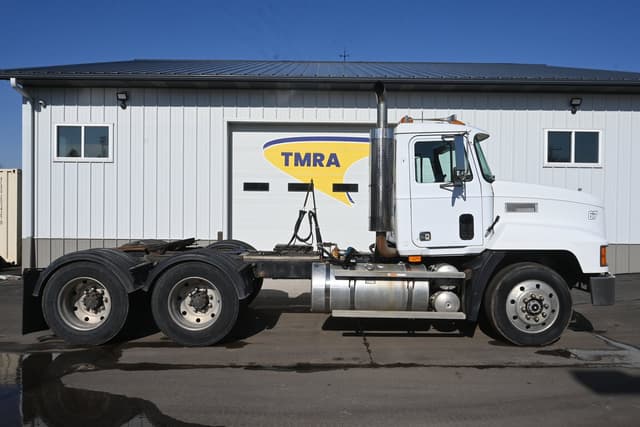 Image of Mack CH613 equipment image 1