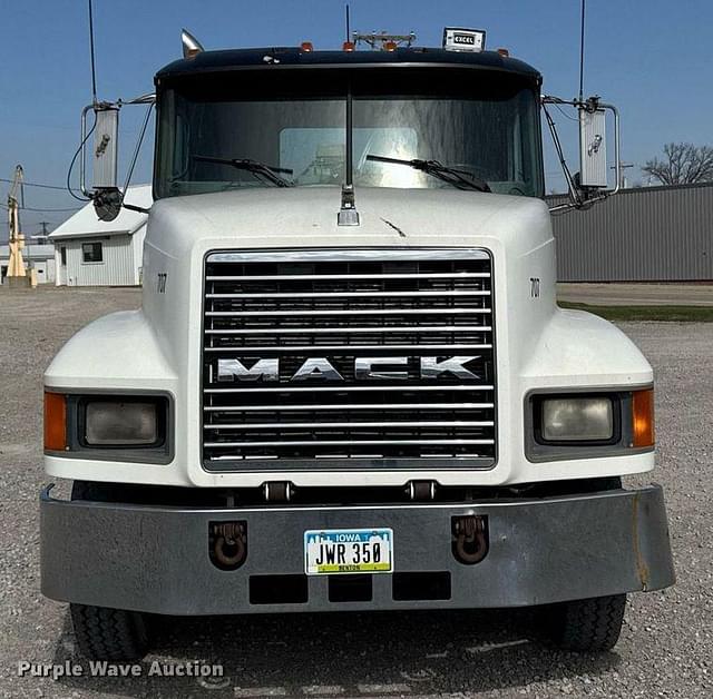 Image of Mack CH613 equipment image 1