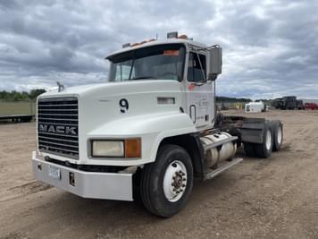 Main image Mack CH613