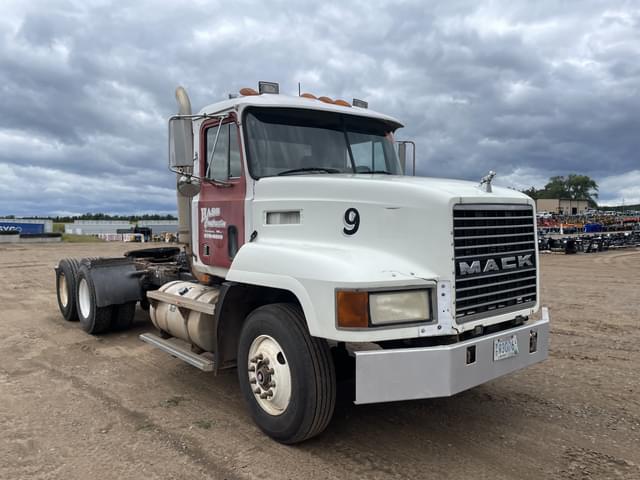 Image of Mack CH613 equipment image 3