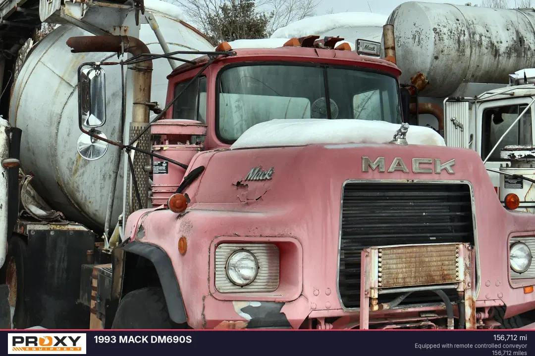 Image of Mack DM690S Primary image