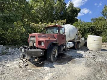 Main image Mack DM690S