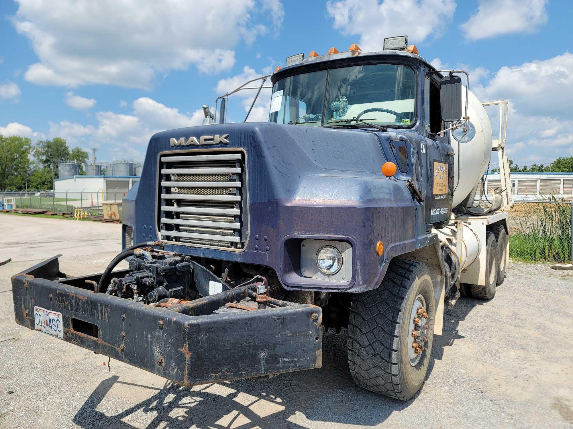 SOLD - 1993 Mack DMM6906S Lot No. 9801 Other Equipment with --- mi