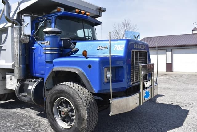 Image of Mack RB688S equipment image 3