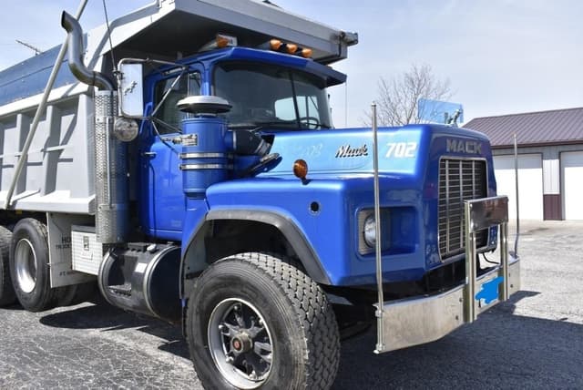 Image of Mack RB688S equipment image 4