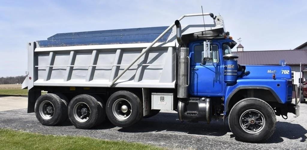 1993 Mack RB688S Equipment Image0