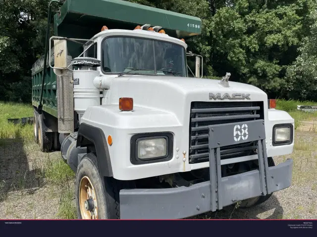 Image of Mack RD690S equipment image 3