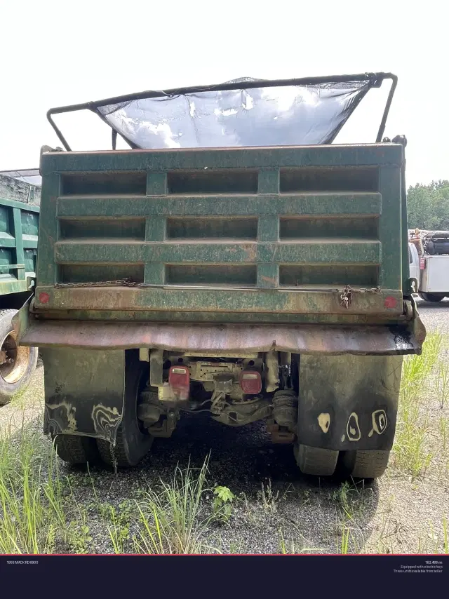 Image of Mack RD690S equipment image 2