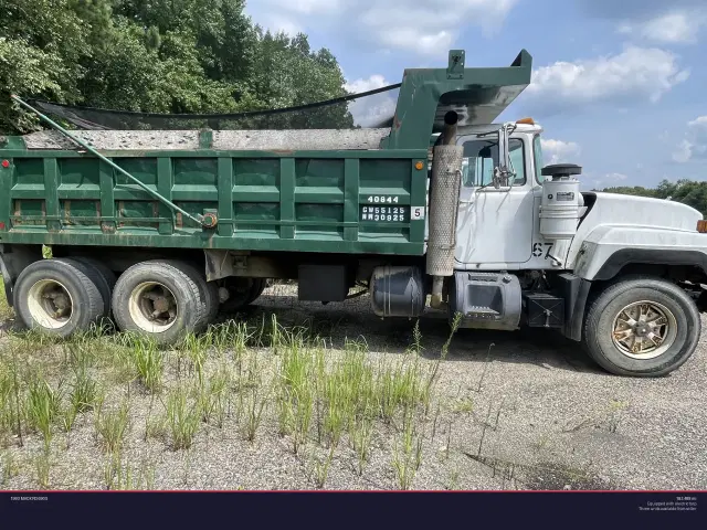 Image of Mack RD690S equipment image 1