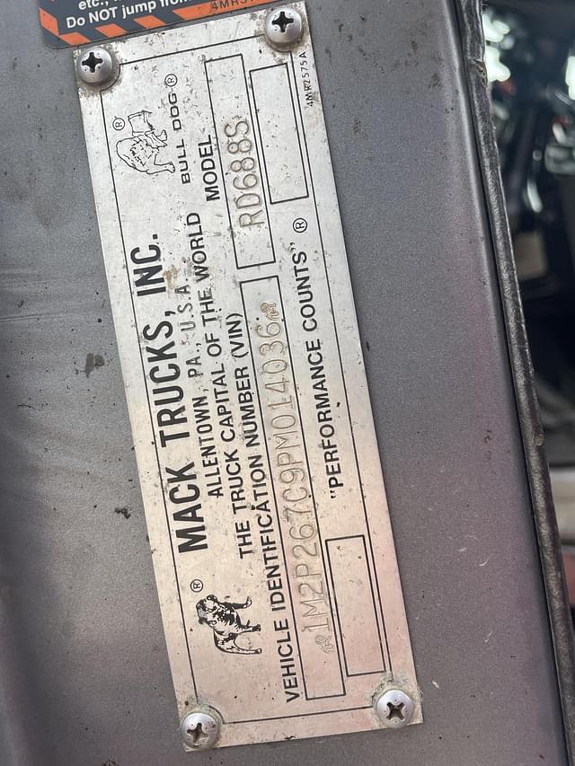 Image of Mack RD688S equipment image 3
