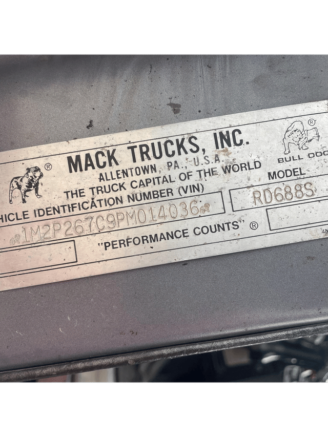 Image of Mack RD688S equipment image 3