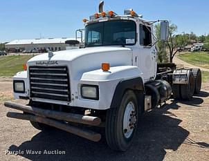 1993 Mack RD690S Equipment Image0