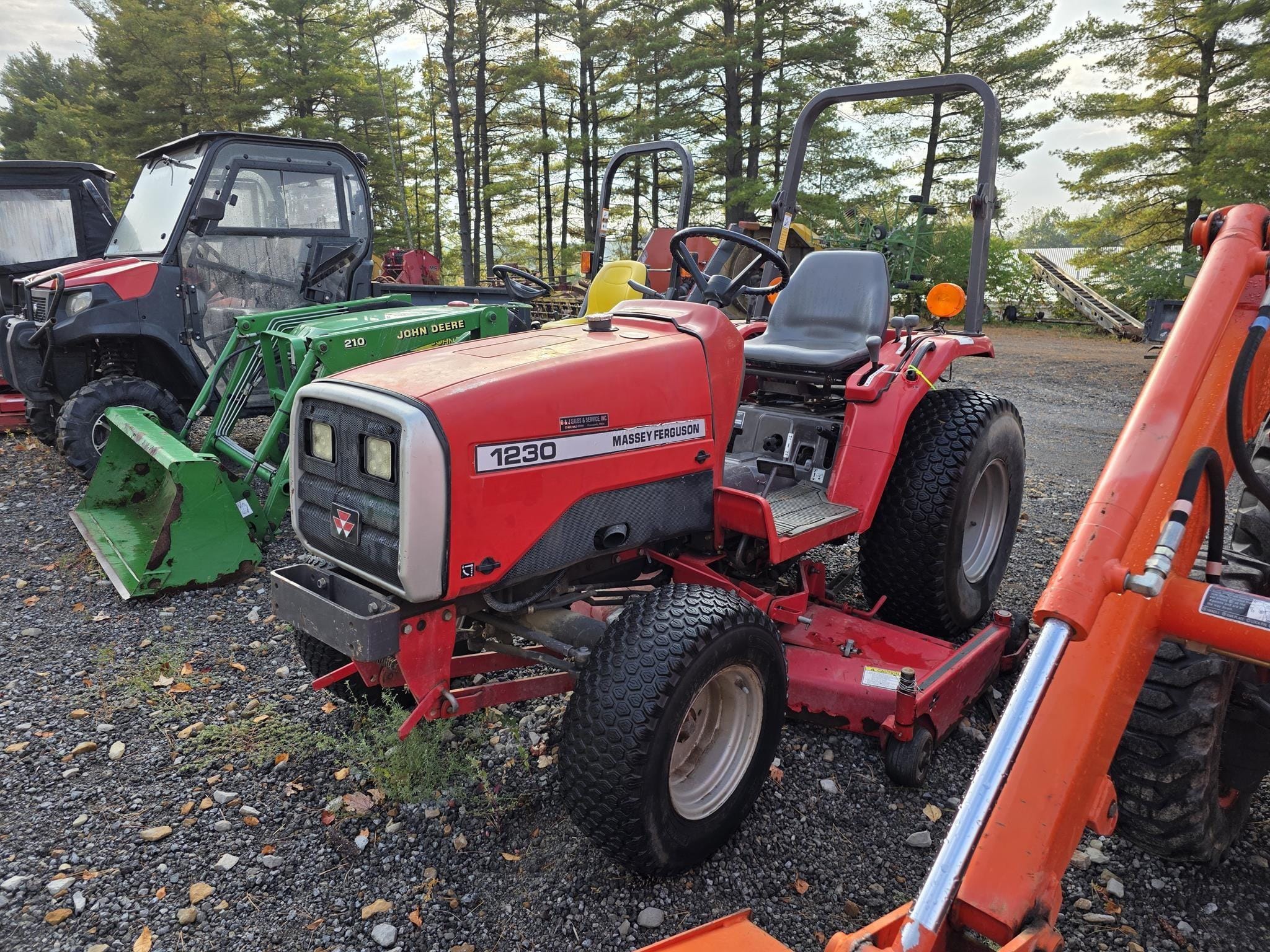 1993 Massey Ferguson 1230 Equipment Image0