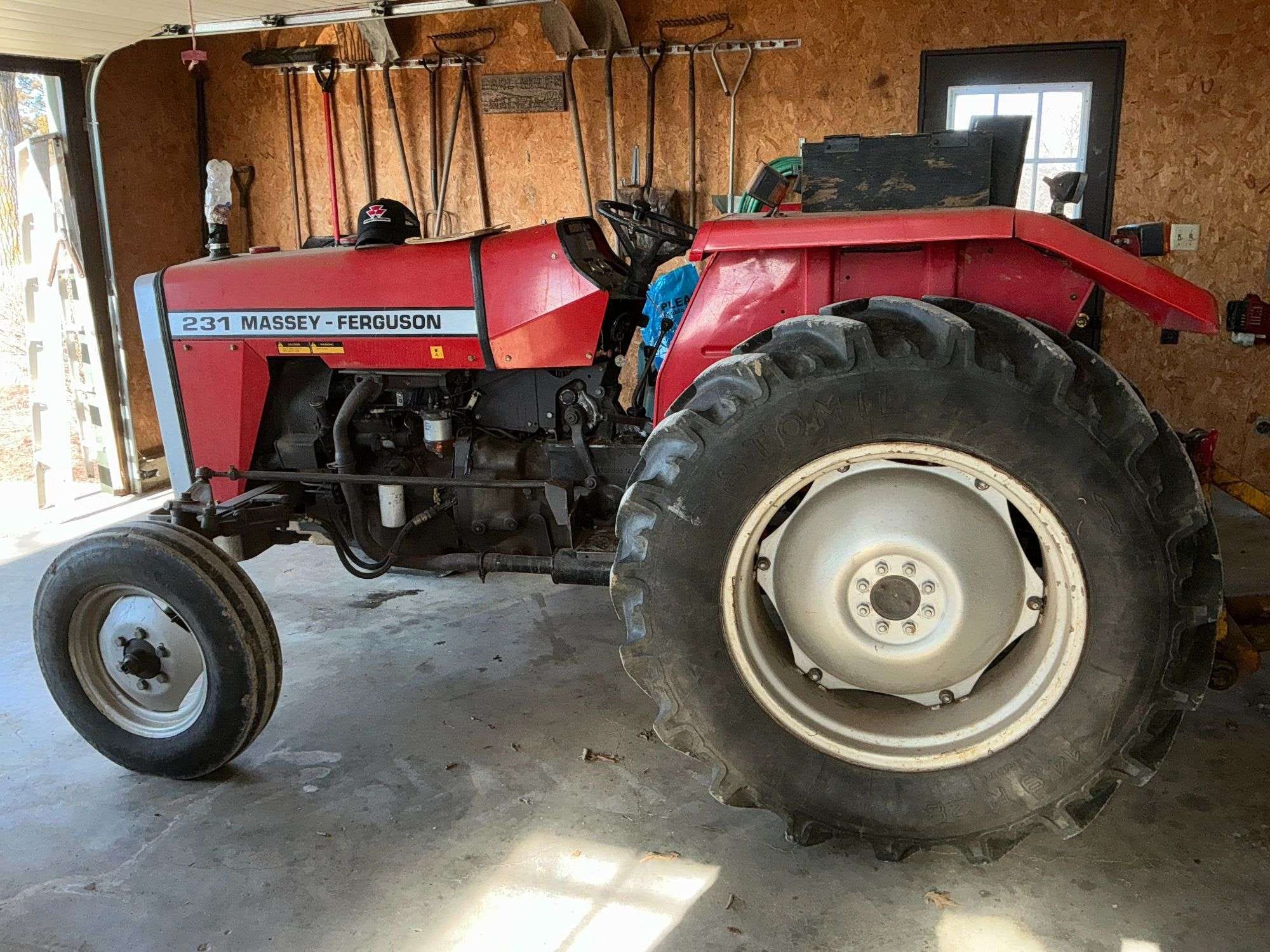 1993 Massey Ferguson 231 Equipment Image0